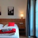 Haus Huber Und 3* ميترسل