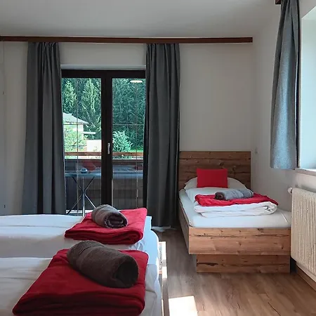 Haus Huber Und בית הארחה